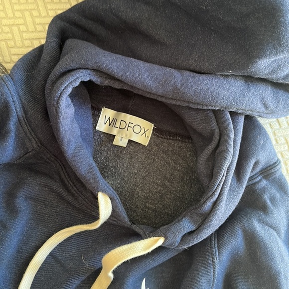 Oversized crop WildFox navy bonfire and booze hoodie. Size small but fits as M. - Picture 7 of 7